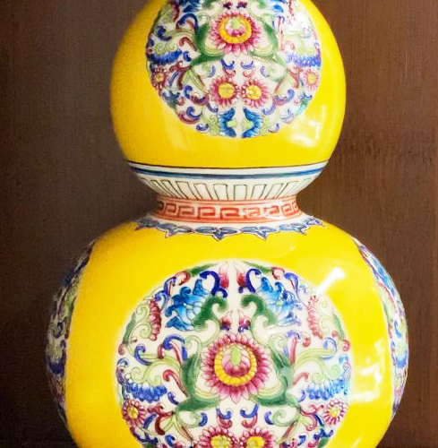 黃地纏枝蓮葫蘆瓶